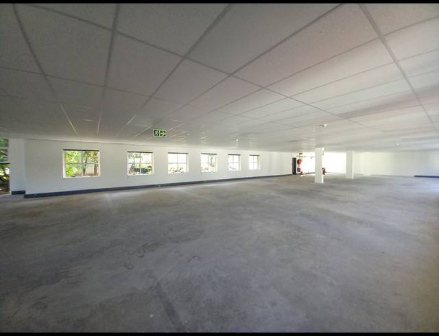 690M² OFFICE TO LET IN BRYANSTON